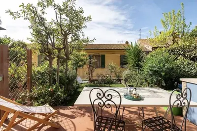 Image de La maison du château et le jardin secret