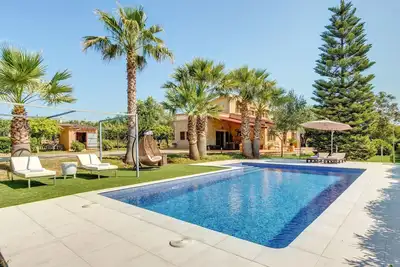 Image de Spacieuse maison de campagne avec piscine et jardin - Villa Es Vinyo