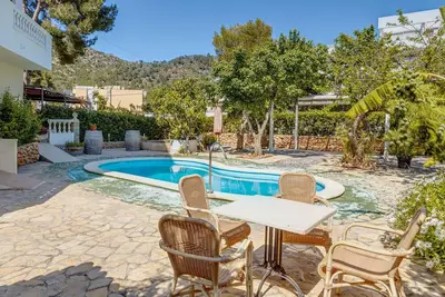 Image de Charmant appartement de vacances \"La Cabanya 2d\" avec balcon, piscine partagée et terrasse