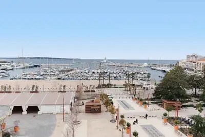Image de Carrousel 5-1857-Belles prestations pour ce 3p avec vue sur le Port
