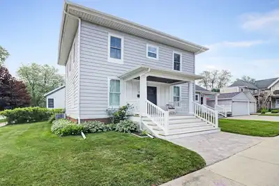Image de Indiana Avenue Beach House 5 Cac. 4 Bains. Accueille Douze INVITÉS!