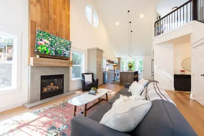 Image de * Grand Westside Home * - Marche pour tout! Bienvenue Ă Kingston House