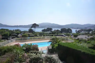 Image de appartement dans résidence sécuriser avec piscine face à la mer