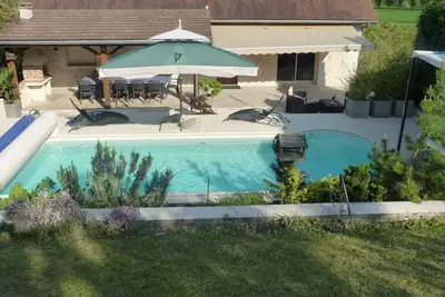 Gîte de 2 à 10 personnes avec piscine chauffée