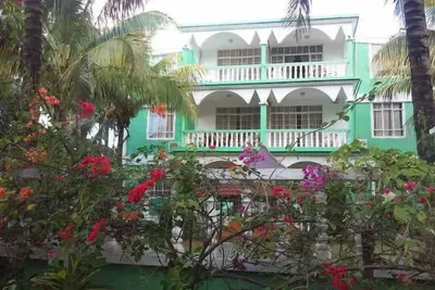 Image de 5 min walk to the beach, spacious and fully equipped apartment, family friendly