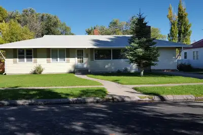 Image de Maison spacieuse et calme. Idéalement situé à Alamosa, près de la rivière Rio Grande