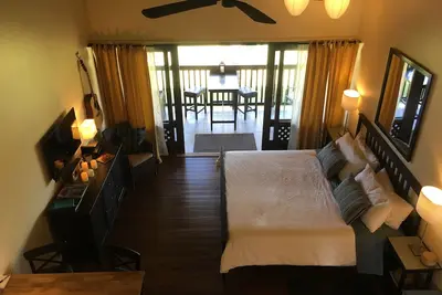 Image de Studio d'angle moderne et romantique avec vue sur l'océan, sur l'île de Molokai
