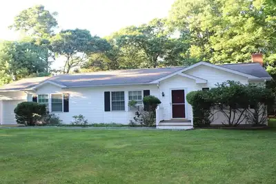Image de Grande maison familiale dans les ressorts, à pied de la plage privée