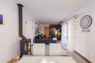 Image de Merveilleuse maison de vacances privée pour 6 personnes avec climatisation, Wifi, Tv et patio