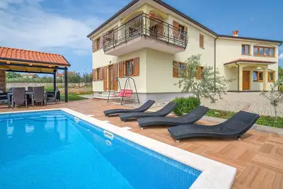 Image de Bel appartement pour 6 personnes avec piscine, climatisation, Wifi, Tv, terrasse et parking