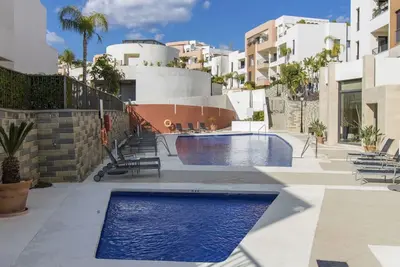 Image de Joli appartement pour 3 personnes avec piscine, Wifi, climatisation, Tv, terrasse et parking