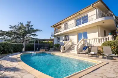 Image de Maison de vacances privée avec Wifi, piscine privée, Tv, terrasse, animaux admis, parking