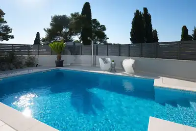 Image de Belle maison de vacances avec piscine privée, Wifi, climatisation, Tv, terrasse et parking