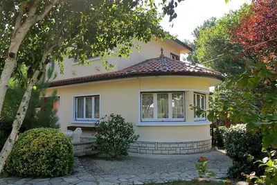 Image de Merveilleuse maison de vacances privée avec Wifi, Tv, terrasse, animaux admis et parking