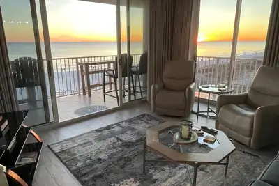 Image de Spectaculaire Condo de luxe face à la mer, vue imprenable sur l'océan, entrée privée