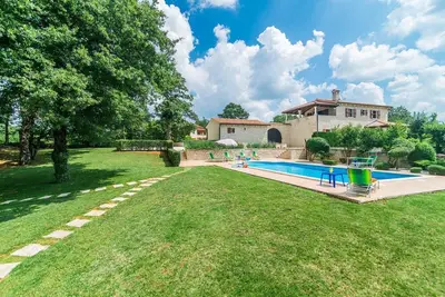 Image de Villa Catarina avec beau et spacieux jardin et piscine
