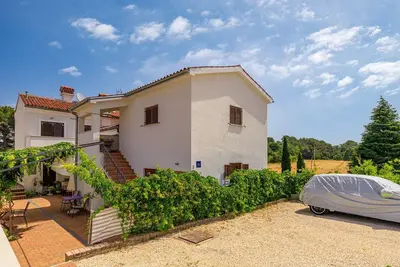 Image de Appartements Pernar Kosuta Ana \/ Pernar Kosuta Ana Iv A2 au premier étage d'une maison privée