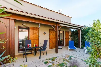 Image de Villa climatisée 3 pièces pour 4 pers. , avec Wifi, parking et piscine - Proche plage