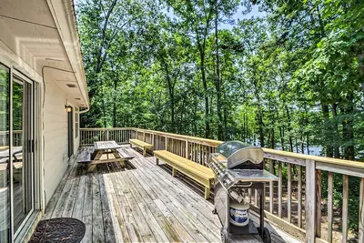 Image de Maison du lac Hartwell avec quai privé - Près de Clemson!