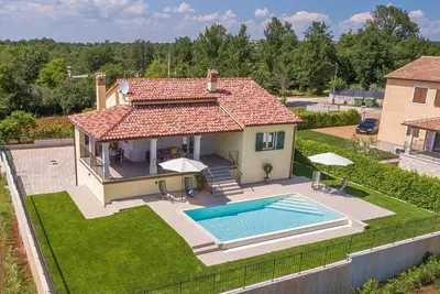 Image de Villa Kiara neuve avec piscine
