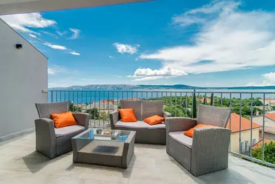 Image de Complexe d'appartements Suzy avec piscine commune / Appartement Ruzmarin avec piscine partagée et vue sur la mer