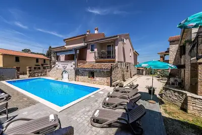 Image de Complexe d'appartements Valtrazza avec piscine commune \/ Appartement Noemi I à Villa Valtrazza avec piscine partagée