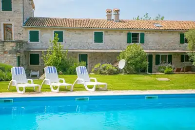 Image de Abortolami Avec Piscine et Jardin