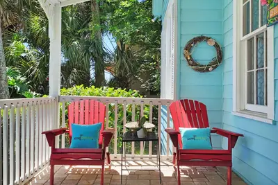 Chalet confortable! Promenade à la plage / restaurants / shopping. Location de sports nautiques. Wifi gratuit