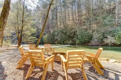 Image de 20 'de la rivière! * Tres Prive * Ruisseau à truites * WiFi Hot Tub *