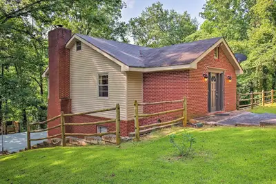 Image de Nouveau! Grande maison Gainesville avec quai sur le lac Lanier