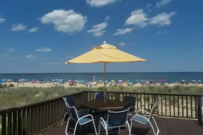 Image de Oceanfront 3br / 2ba, pour 8 personnes, cuisine complète, 3 ponts, Wifi, Ac, 20 étapes de la plage