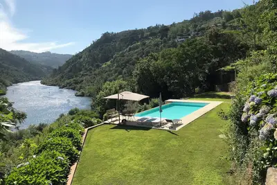 Image de À Concela, Marco de Canavezes, logements avec marge du Douro