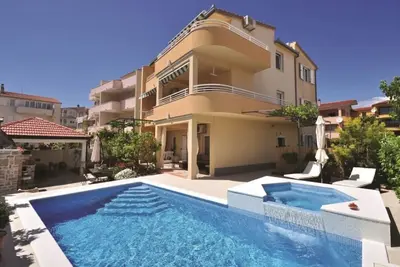 Image de Villa de luxe Dg - idéal pour 16 personnes avec piscine privée