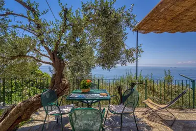 Gli Ulivi Home appartement de deux pièces face à la mer avec terrasse à l'étage et piscine