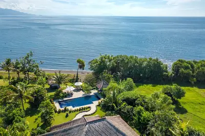 Image de Accès direct à la plage, jardin tropical privé, chef privé, piscine privé, WiFi