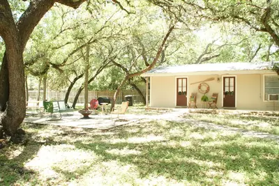 Image de 2 Blks de Guadalupe River, location de tubes & Gruene Hall, Comal River 5 min.
