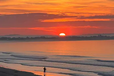 Image de Beachfront (niveau de la plage! )Vacances dans quartier calme. Endroit parfait et tranquille! ! !