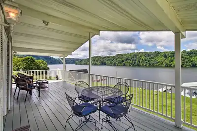 Image de Lakefront Hiwassee Home w \/ Views, Pvt Dock, Deck!