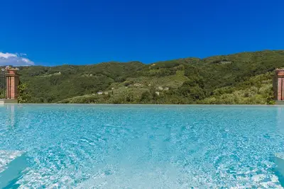 Maison de vacances privée avec Wifi, bain à remous, climatisation, piscine privée, Tv, patio