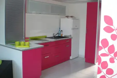 Image de maison avec piscine( juillet aout) tennis