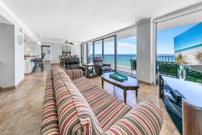 Image de 2 chaises de plage incluses! 6e étage Condo Gulf Front! 60 pieds de verre! Dog Friendly