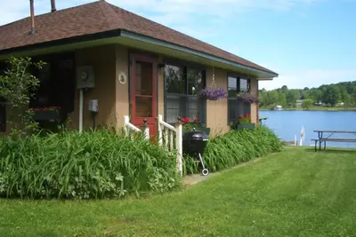 Charmante cabane sur la chaîne des lacs