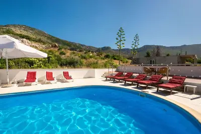 Image de Bel appartement avec climatisation, Wifi, piscine, Tv, terrasse et animaux admis