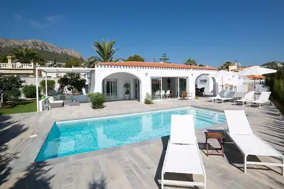 Image de Belle maison de vacances privée avec piscine privée, climatisation, Wifi, Tv, terrasse, parking