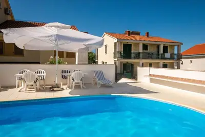 Image de Agréable appartement avec climatisation, piscine, Wifi, terrasse, animaux admis et vue panoramique