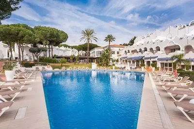 Image de Appartement avec climatisation, Wifi, piscine, Tv, terrasse, animaux admis, vue panoramique, parking