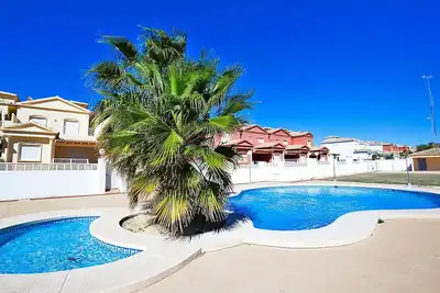 Image de Appartement dans une maison de vacances avec Wifi, climatisation, piscine, Tv, terrasse, parking