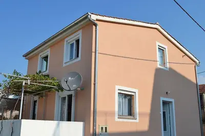 Image de Belle maison de vacances privée pour 8 personnes avec Wifi, climatisation, Tv, terrasse et parking