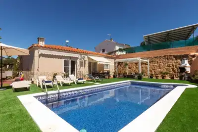 Image de Magnifique maison de vacances privée avec piscine privée, climatisation, Wifi, Tv et patio