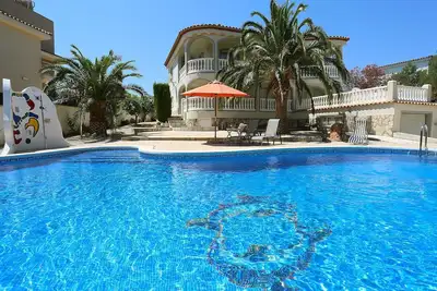 Image de Maison de vacances privée avec Wifi, climatisation, piscine privée, Tv, patio, vue panoramique
